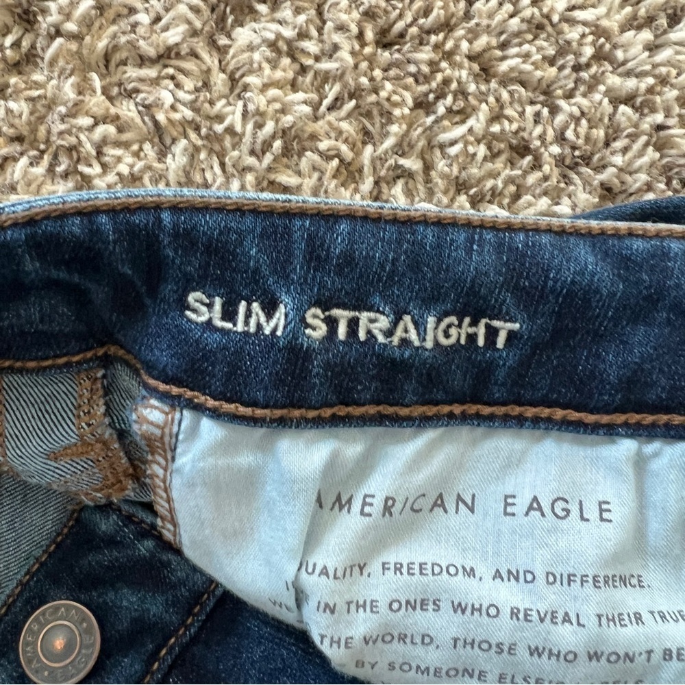 American Eagle Slim Straight Jean - Size 4 - Picture 7 of 8
